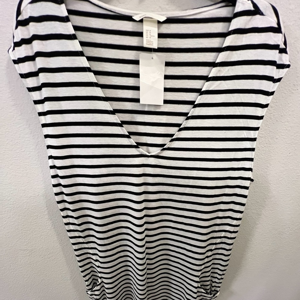 H&M Women’s Basic Black & White Stripe V Neck Sleeveless Dress Size Medium